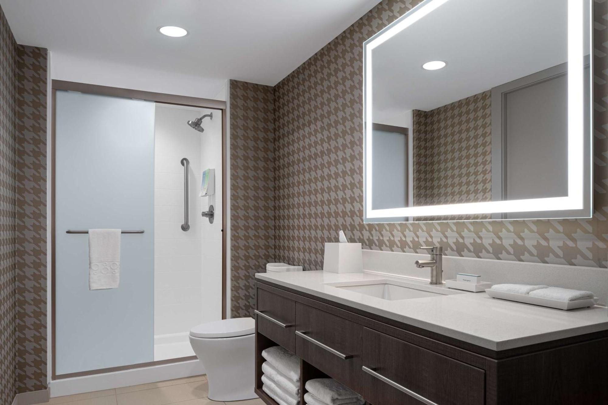 Home2 Suites By Hilton Des Moines At Drake University מראה חיצוני תמונה
