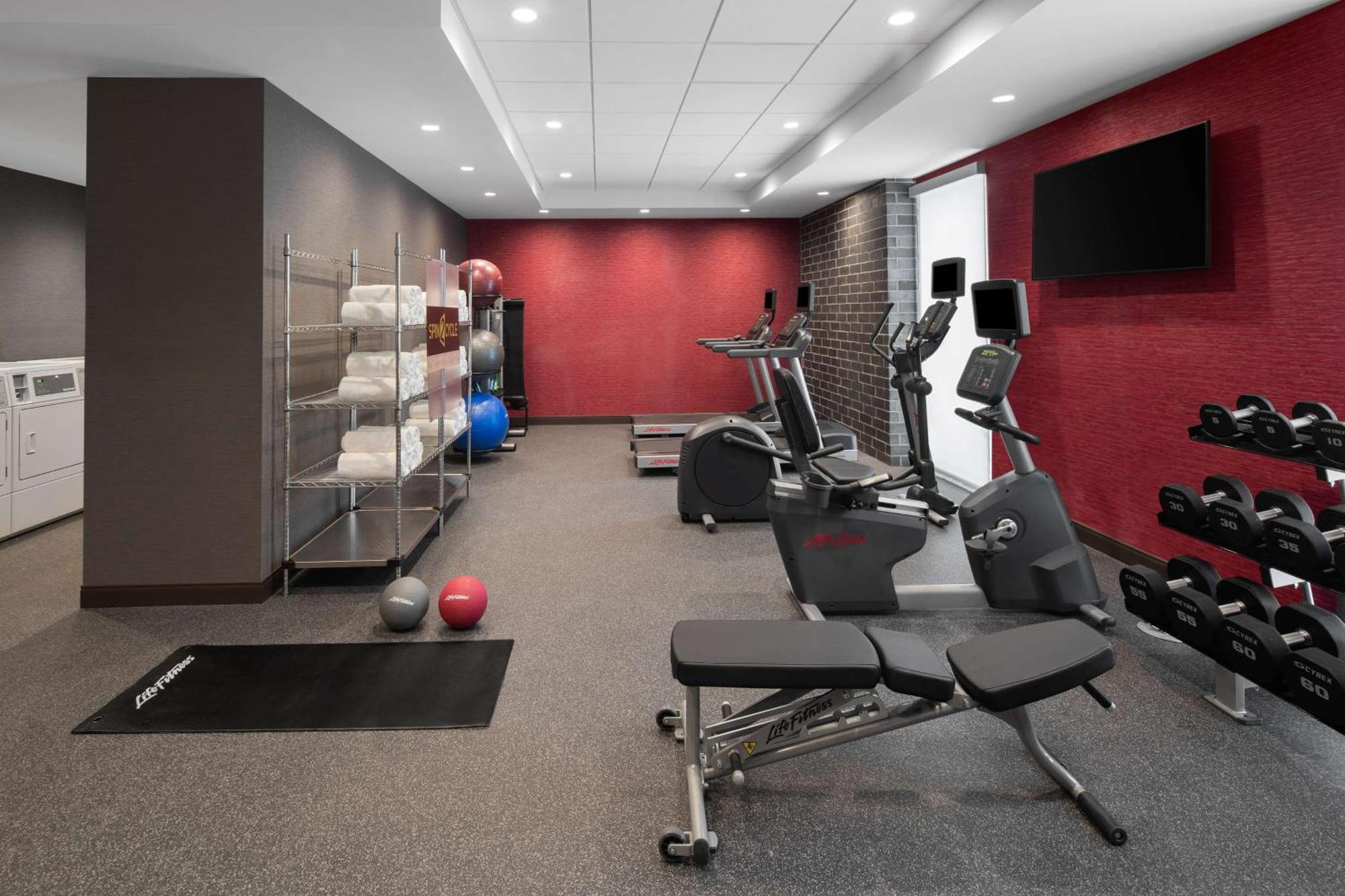 Home2 Suites By Hilton Des Moines At Drake University מראה חיצוני תמונה