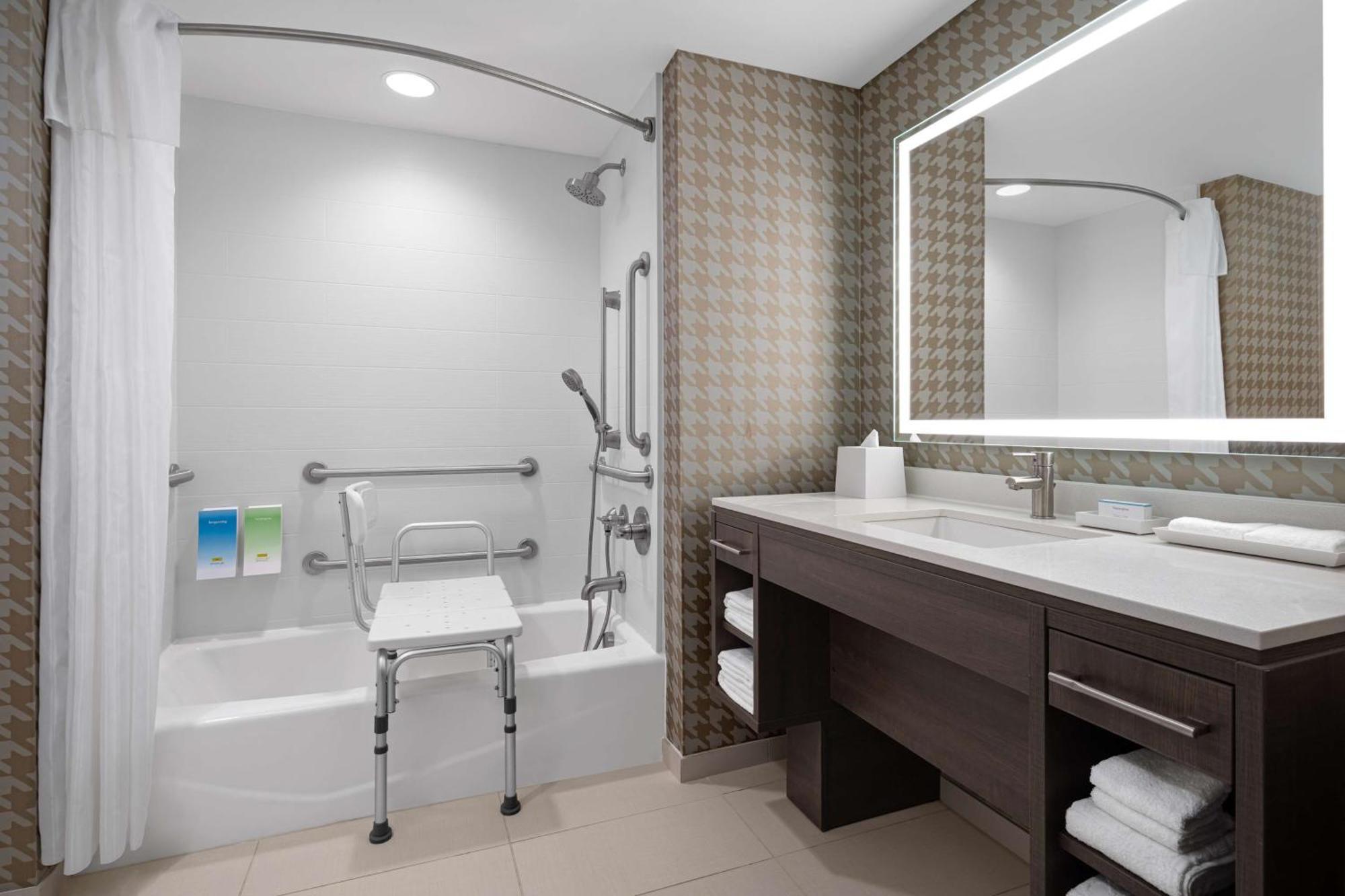 Home2 Suites By Hilton Des Moines At Drake University מראה חיצוני תמונה