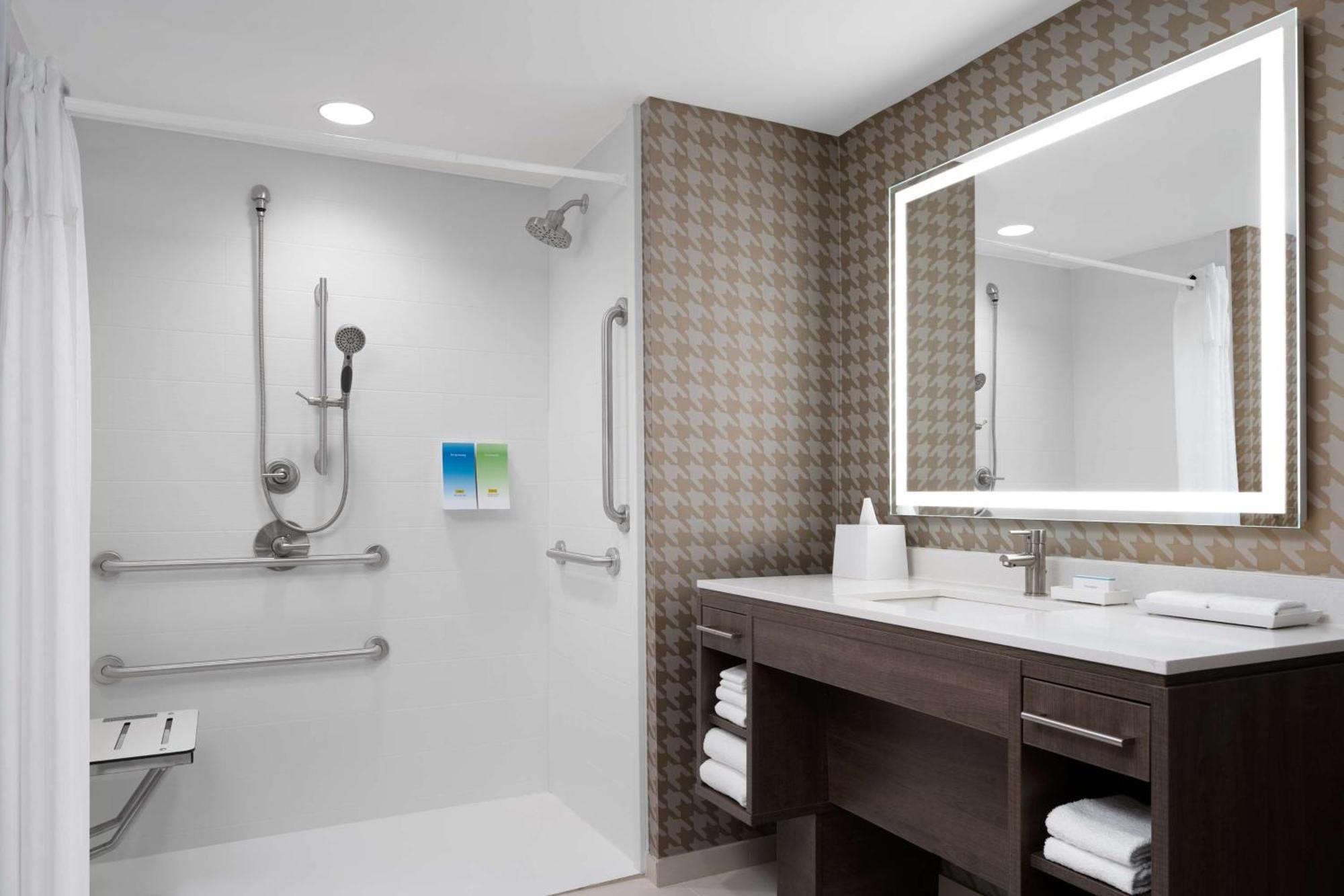 Home2 Suites By Hilton Des Moines At Drake University מראה חיצוני תמונה